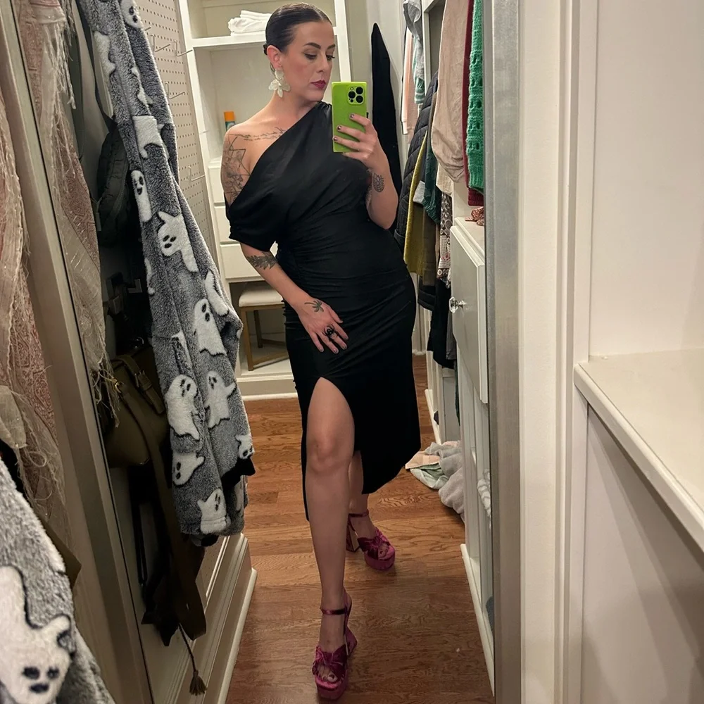 Premier Black One-Shoulder Midi Dress with Side Slit - Picture 2 of 5